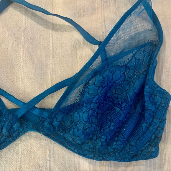 VS Lace Unlined Bra 32D - Picture 2 of 4